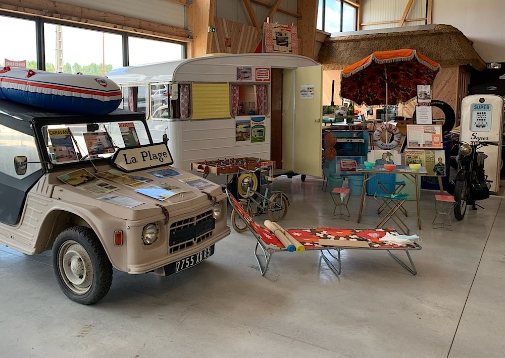 CITROËN DS 19 de 1960 Jaune Jonquille Avec Caravane Digue