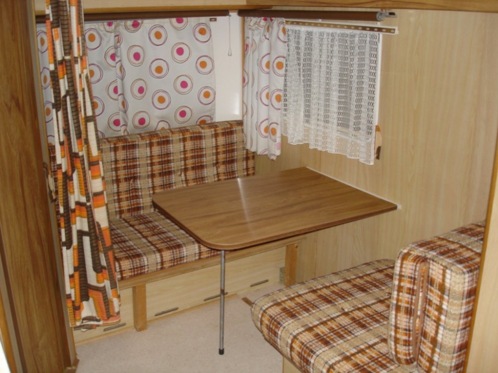 1476617121_dinette_arriere.jpg