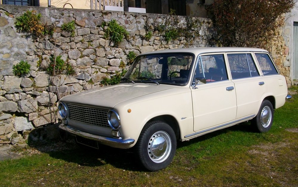 1458925714_lada_et_simca_1500_2.jpg