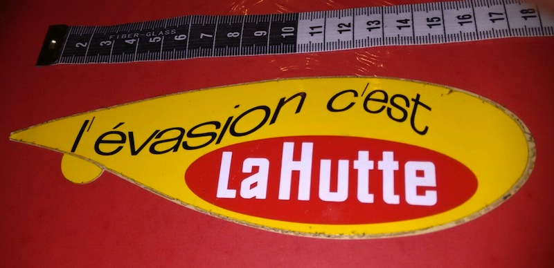 1591269530_autocollant_la_hutte.jpg