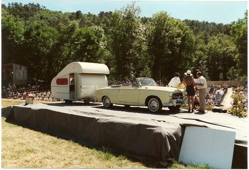 25-02-2012_12h00m27_redim_journee_patrimoine_ABVA_1996_._Peugeot_403_cab_et_sa_Wa-Wa.jpg