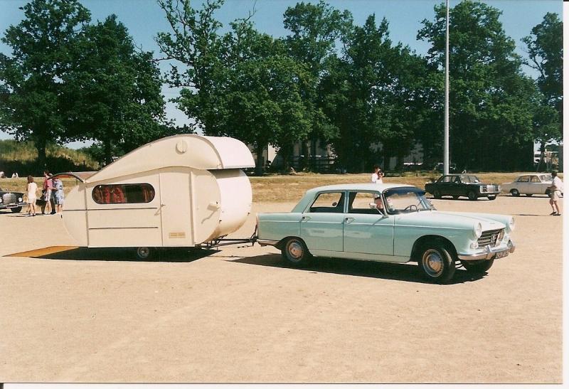 25-02-2012_19h13m18_redim_expo_St_Armel_1996,_Peugeot_404_attelee_avec_Wa-Wa.jpg